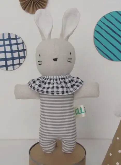 conejito-lilliput-muñeco-hecho-a-mano-en-colombia.webp