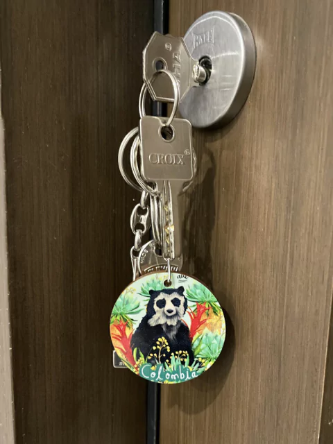 LLAVERO REDONDO OSO DE ANTEOJOS