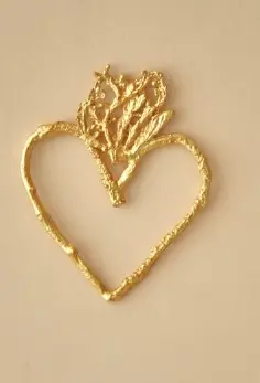 ARETES CORAZON RAMA PINO