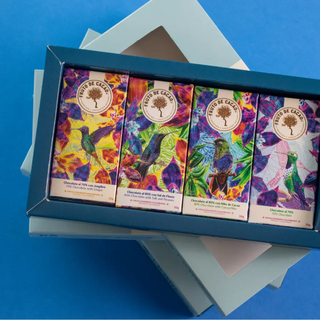 CAJA AZUL FRUTO DE CACAO