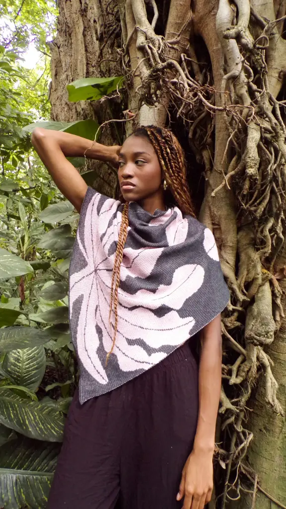 PONCHO YARUMO - GRIS OSCURO Y ROSADO