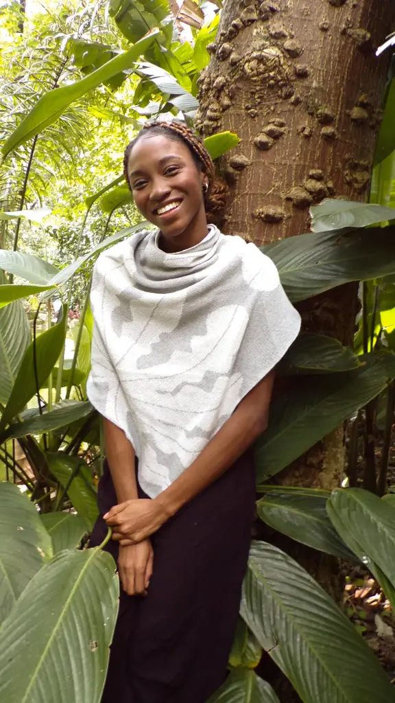 PONCHO YARUMO - GRIS CLARO Y CRUDO