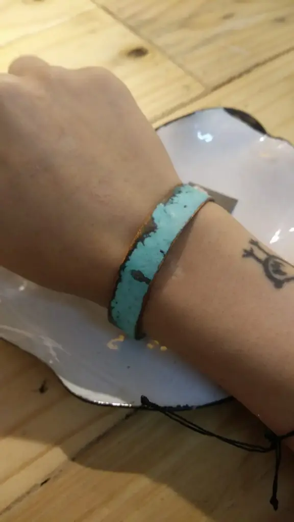 Brazalete martillado patina