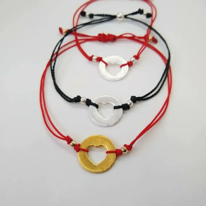 Pulsera moneda con corazón hueco