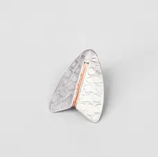 COLGANTE  / PRENDEDOR EN PLATA Y COBRE TINEA  No. 2  