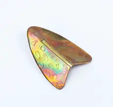  COLGANTE  / PRENDEDOR EN COBRE Y BRONCE TINEA  No. 3 