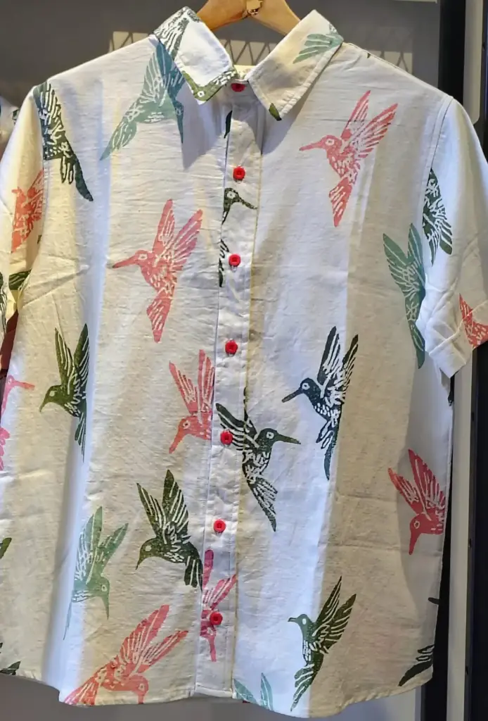 CAMISA TRÓPICO ALGODÓN COLIBRIES MARFIL VERDES