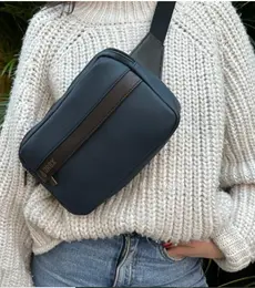 RIÑONERA RUNWAY AZUL MARRON