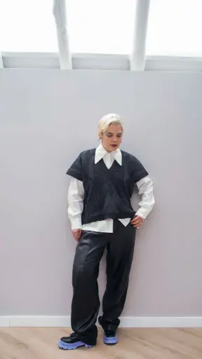 [CoRe-BL-24-0001] BLUSA PALMAS - NEGRO Y GRIS OSCURO