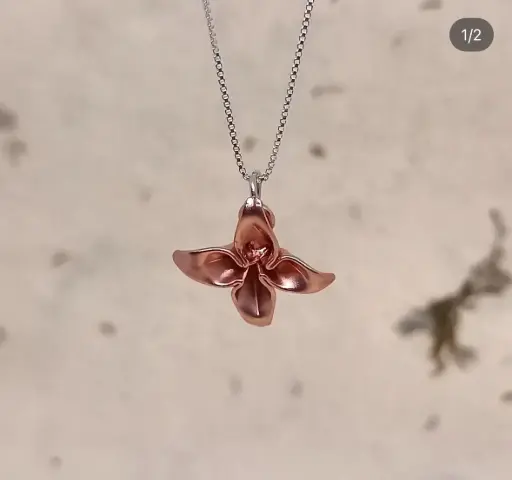 [CPF003] COLLAR FLOR PEQUEÑA EN PLATA BAÑO EN ORO