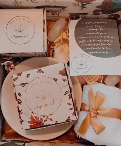 [CAPJ-03] CAJA PEQUEÑA CON JABÓN TOALLA Y VELA