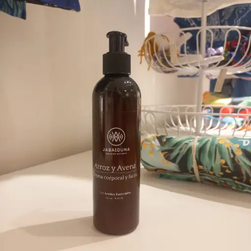 [FC015] CREMA LIGERA CORPORAL Y FACIAL ARROZ Y AVENA 250 ML