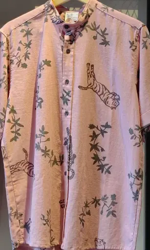 CAMISA SELVA TIGRES ENREDADERAS ROSA GRIS 